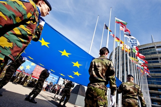 25 стран ЕС подписали договор о постоянном оборонном сотрудничестве