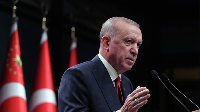 Эрдоган надеется на дипломатию и хочет &quot;усидеть на двух стульях&quot;