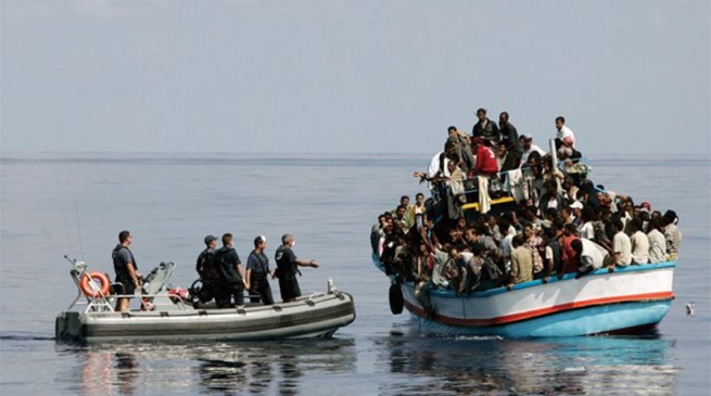 700 illegal migrants are in distress on a ship near Crete