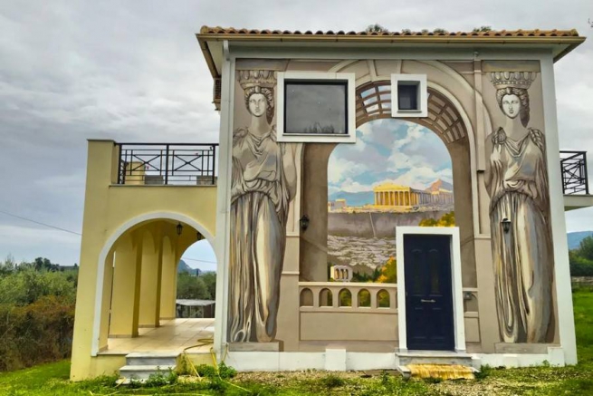 Молодая красноярская художница расписала стены виллы в Греции (видео)