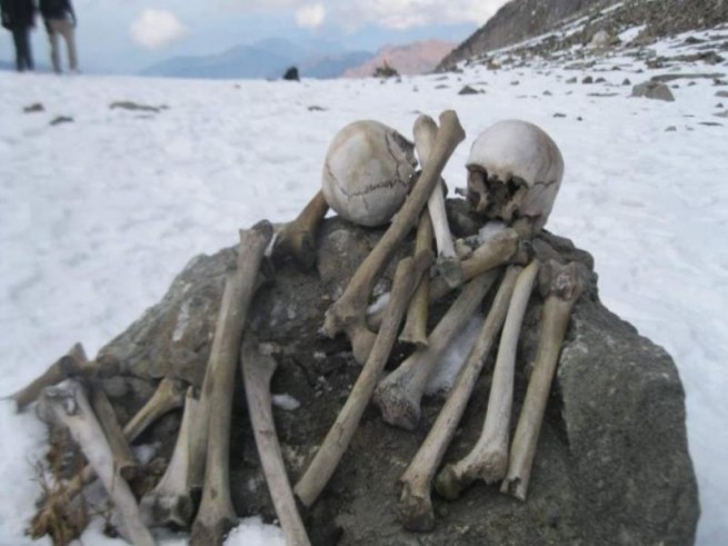 Останки 14 греков найдены на «Озере Скелетов»