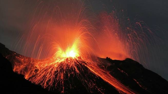 Конго: извержение вулкана Ньирагонго вызвало панику и обратило людей в бегство