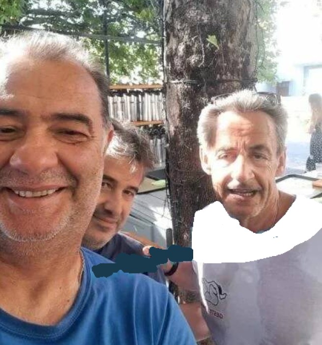 Николя Саркози на пробежке в Нафпактосе сфотографировался с местными жителями