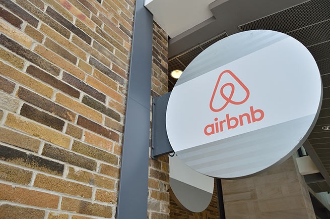 Отельеры, работающие с Airbnb, требуют разъяснений по НДС  и сборам за проживание
