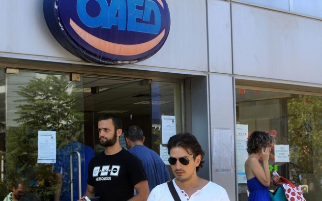 Министр: молодые греки бегут из «колонии долга»