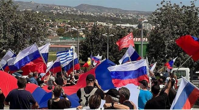 Кипр: массовая акция в поддержку России (дополнено)