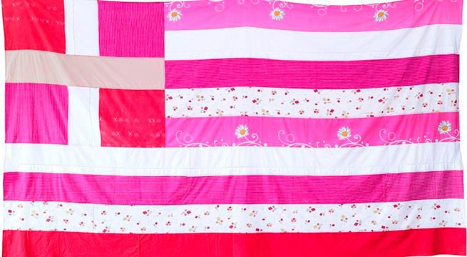 Возмущение из-за розового греческого флага в Нью-Йоркском генконсульстве