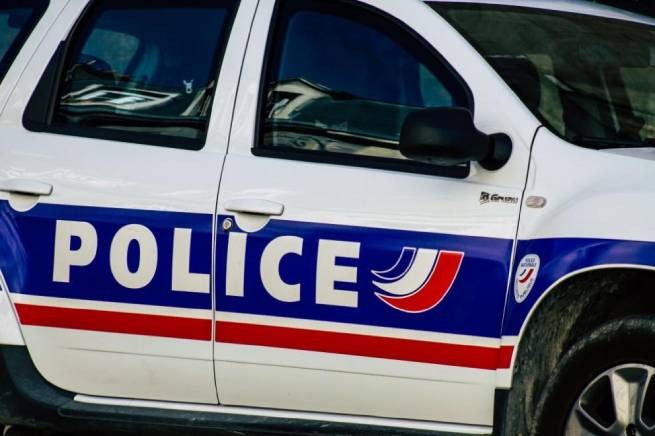 Франция: просивший убежища убил регистратора после отказа