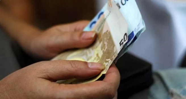 60% греческих работников зарабатывают меньше 1000 евро