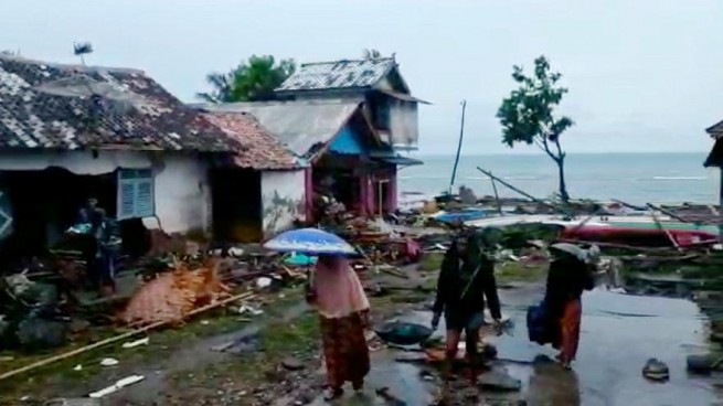 Цунами в Индонезии 373 погибших, 1459 раненых