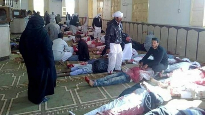 В Египте террористы взорвали мечеть во время молитвы: известно о 235 погибших
