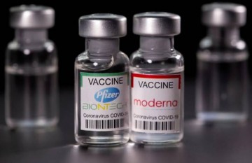 США: фармрегулятор добавил предупреждения к вакцинам Moderna и Pfizer