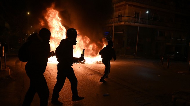 Ночь столкновений в Афинах и Салониках