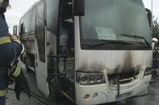 Салоники: возгорание школьного автобуса с детьми (видео)