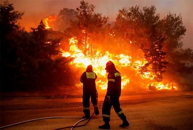 Пожары: ситуация в Парните, Веотии и Александруполи