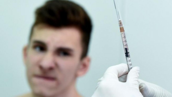 "Вакцина не исследована достаточно, а потому ее нельзя применять на людях"