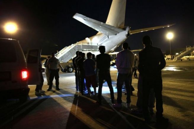Греция: В июне репатриировали около тысячи мигрантов
