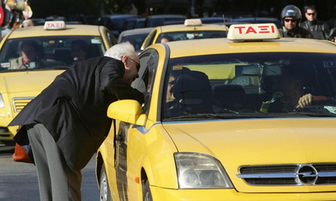 Таксист ограбил пассажиров на 17 500 евро
