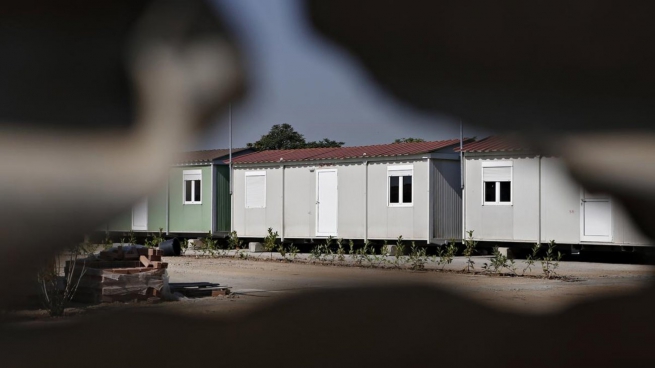 250 иммигрантов переехали из Афинского парка в лагерь мигрантов в Элеонас