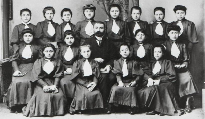 Выпускницы школы девиц Трапезунда в начале 20 века