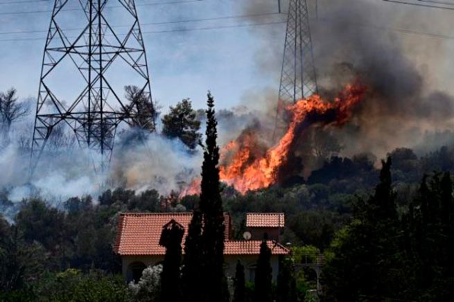 Пожары: Лагониси, Саронида, Анависсос, Лутраки - тысячи людей эвакуированы