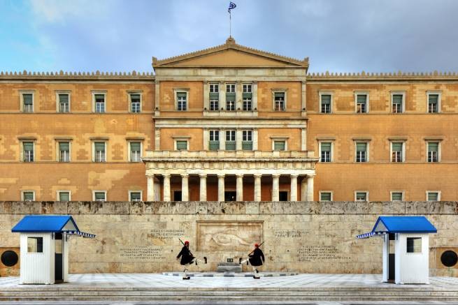 Греческое правительство призывают к «традиционным» отношениям
