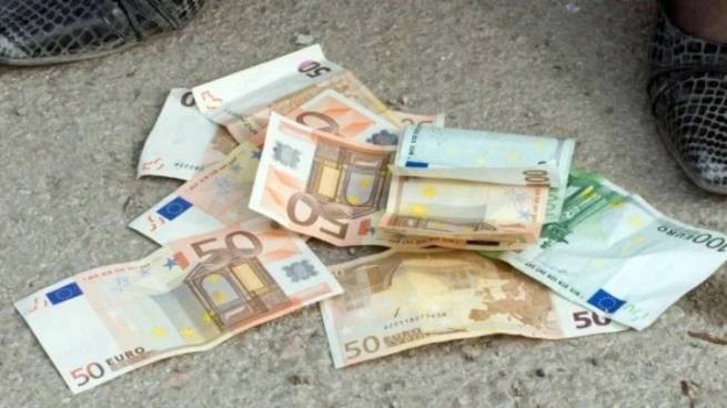 Урок добропорядочности: 9-летний ребенок нашел 300 евро и вернул их
