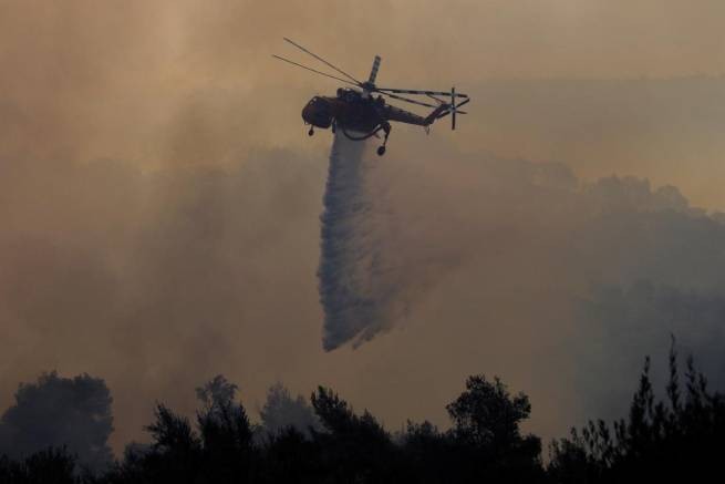 Пятьдесят шесть пожаров пылают на территории Греции