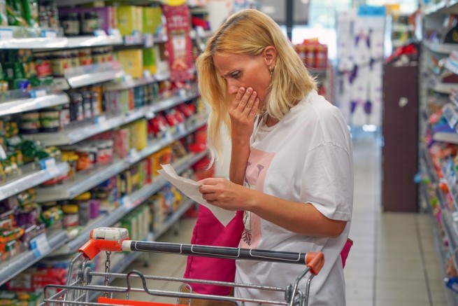 Дороговизна: тележки в супермаркетах больше не "забивают доверху" продуктами