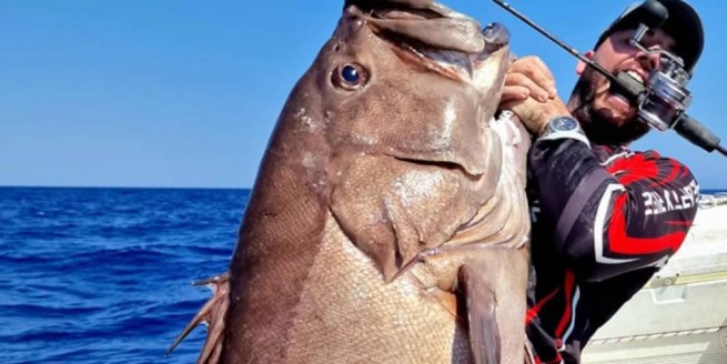 Рыбаку удалось поймать окуня весом более 40 кг