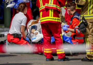 Трагедия в Германии: десятки раненых и 1 погибший из-за автомобиля, врезавшегося в толпу