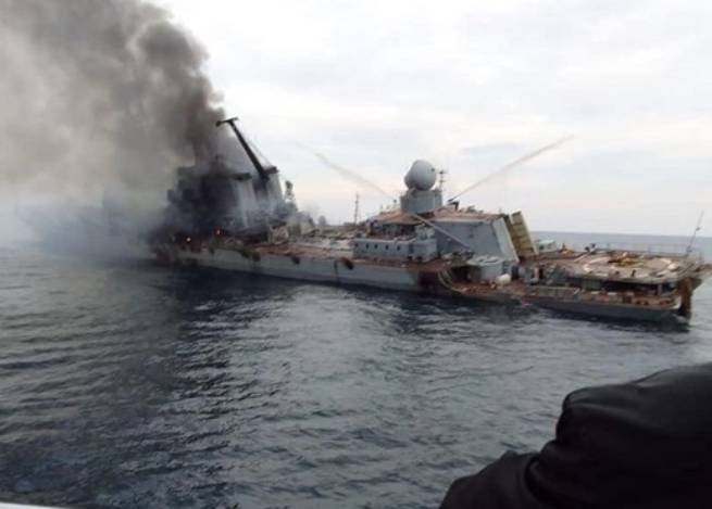 Обнародован запрос о помощи с крейсера Москва