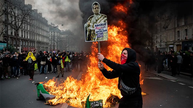 Париж: участники беспорядков используют автоматическое оружие