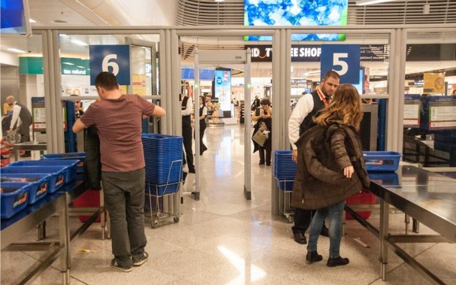 Более строгие проверки в аэропортах, препятствуют незаконной миграции внутри ЕС