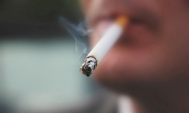 Отменить закон по борьбе с курением требуют владельцы заведений общепита