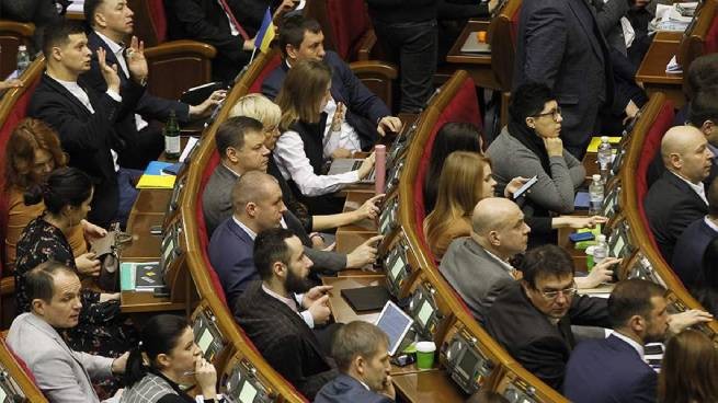 Украина: новый законопроект, внесенный в парламент, обещает послабление  политики украинизации