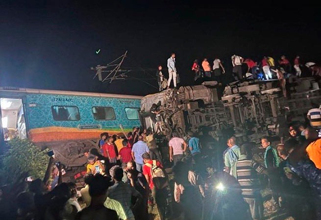 Железнодорожная катастрофа в Индии: пассажирский поезд столкнулся с товарным составом
