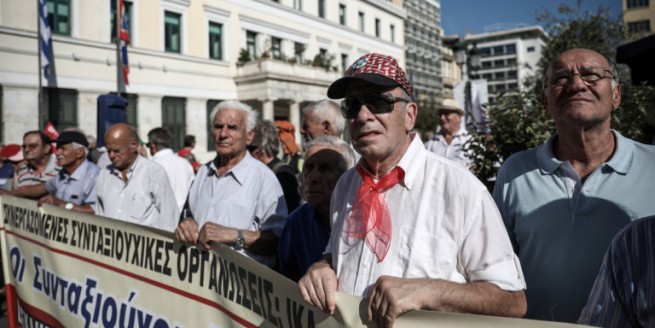 Пенсионеры вышли на митинг протеста