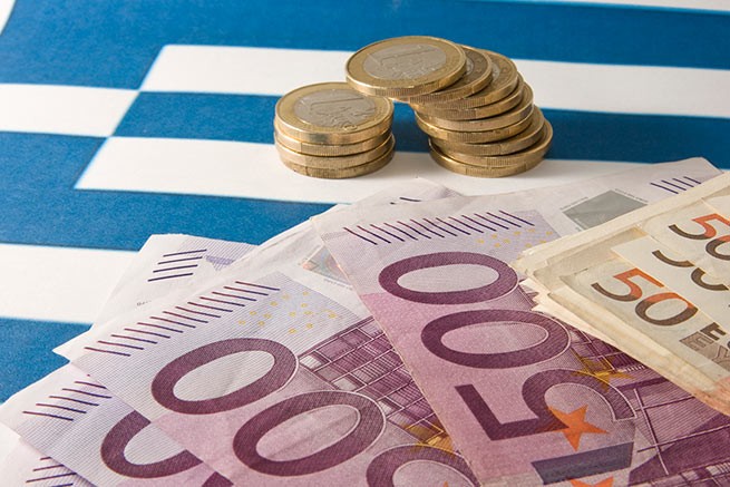 Греция одолжила 3 миллиарда евро за счет выпуска 10-летних облигаций с процентной ставкой 1,8%.