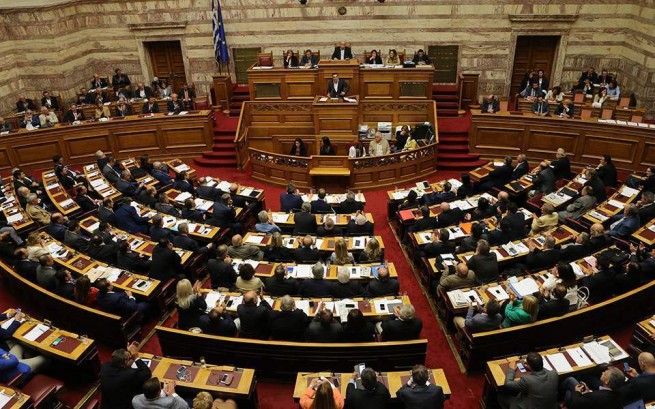 Парламент Греции отменил сокращение пенсий