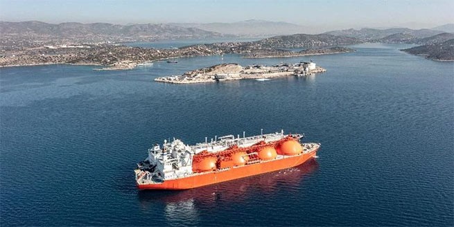 «Коммерсантъ»: «Газпром» поставит в Грецию третью партию газа