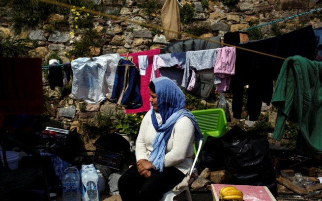 МОМ: Более 10000 беженцев переселены из Греции