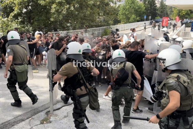 Салоники: столкновения возле Университета Аристотеля из-за университетской полиции