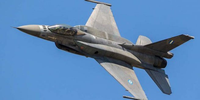 Крушение F-16: пилот катапультировался на взлетно-посадочной полосе авиабазы ​​Андравида