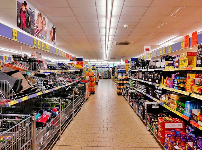 Супермаркетам запретили продавать товары длительного пользования