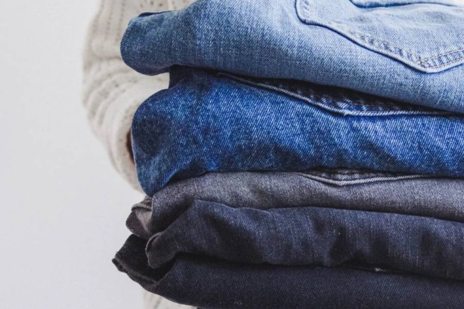 Как удалить пятно с джинсов подручными средствами