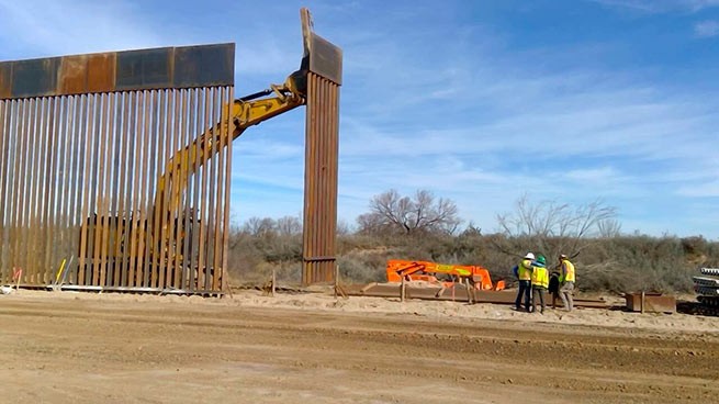 Техасцы строят собственную стену на границе: «Мы творим историю»