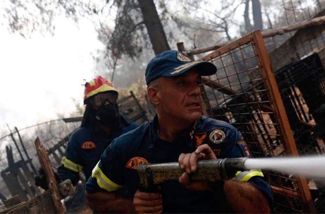 Пожар в Геранейских горах пошел на спад