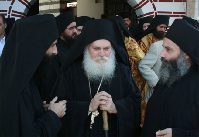В Греции возобновился суд над игуменом Ватопедского монастыря архимандритом Ефремом