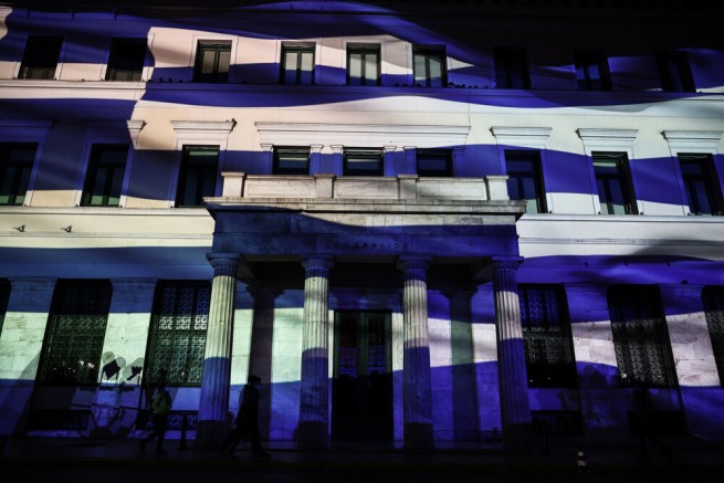 25 марта: здания Греции в бело-голубых тонах